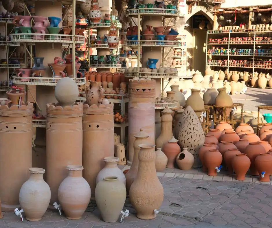 souk-nizwa-ceramiche-oman.webp